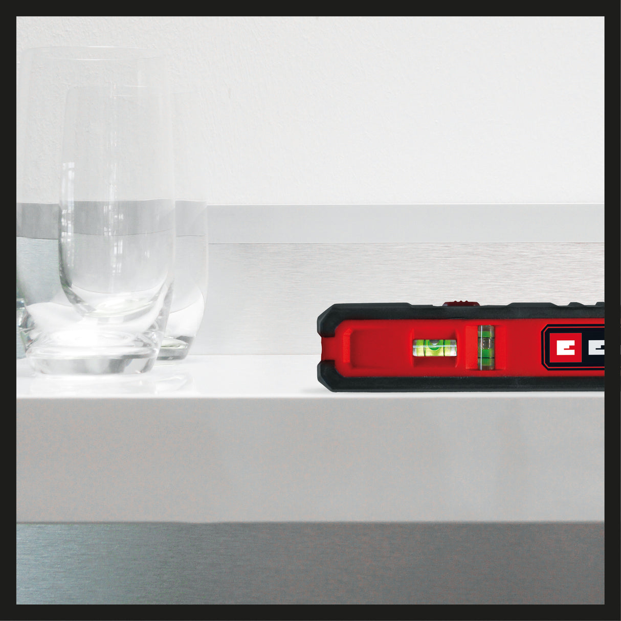 Einhell TC-LL 1 lézeres szintező, vízszintes, függőleges és átlós vonalakkal, pontlézer, beépített szintezők, puha markolat, fali tartóval együtt