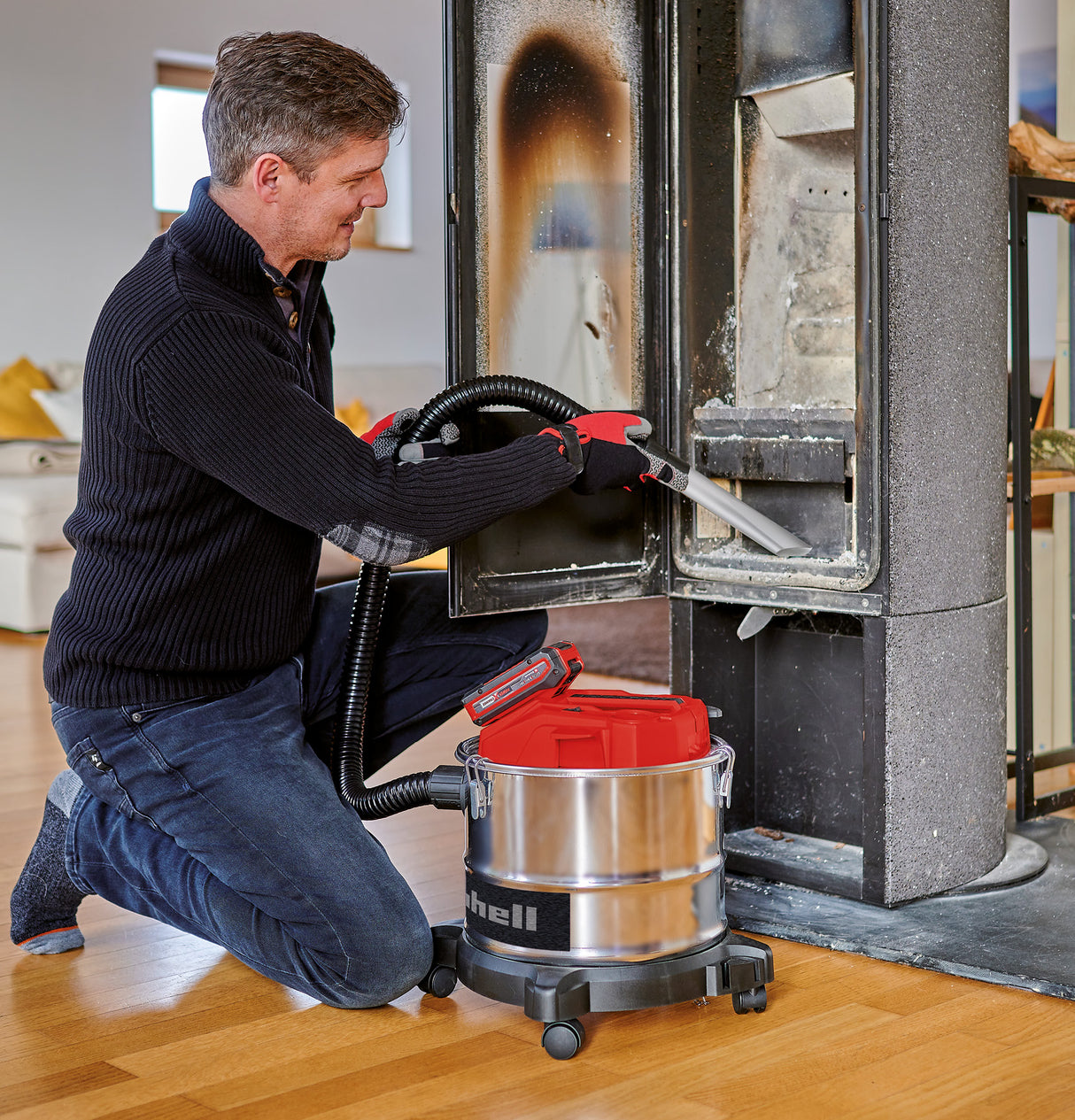 Einhell TE-AV 18/15 Li C-Solo Power X-Change akkumulátoros hamuporszívó, 18 V, szívóteljesítmény 100 mbar, 15 literes gyűjtőtartály, szűrőtisztító rendszer, fúvócsatlakozás, akkumulátor nélkül