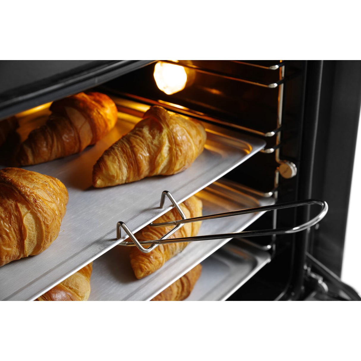 Cuptor convectie Hendi H90, 4 tavi 438x315 mm incluse, 2 elemente incalzire, 2 ventilatoare, termostat reglabil 50-300 gr C, timer 0-120 min, 2670 W,595x624x(H)572mm