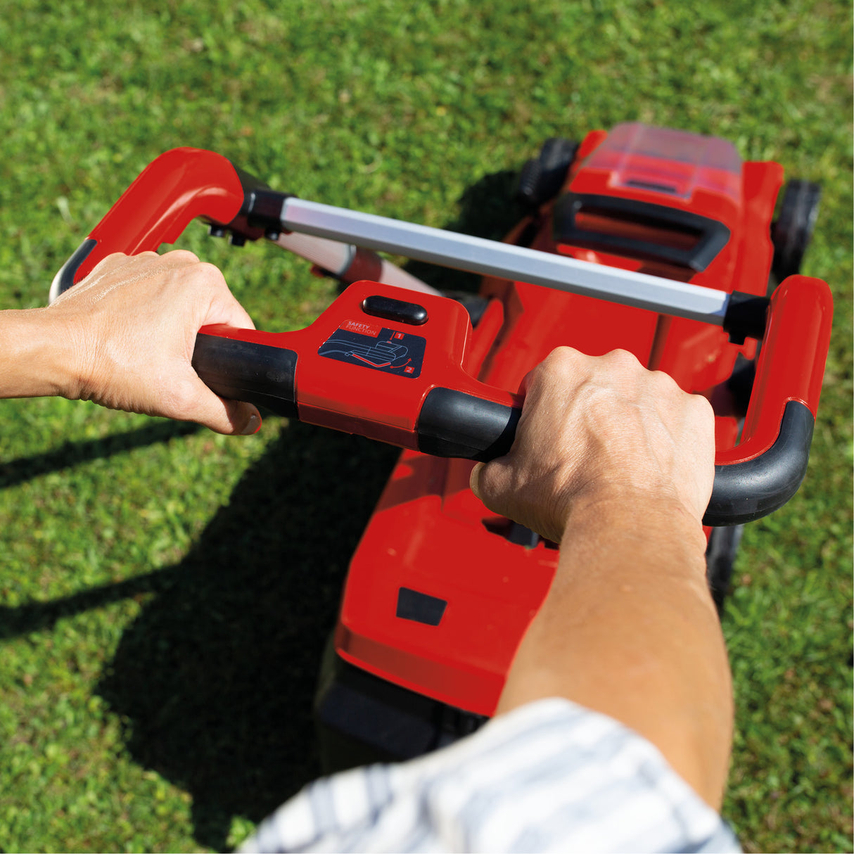 Masina de tuns iarba/gazon pe acumulator Einhell RASARRO 36/38 (litiu-ion, motor fara perii, reglare centrala a inaltimii de taiere pe 6 niveluri, incl. 2 baterii Power X-Change de 4,0 Ah + incarcator dublu, dop pentru mulcire