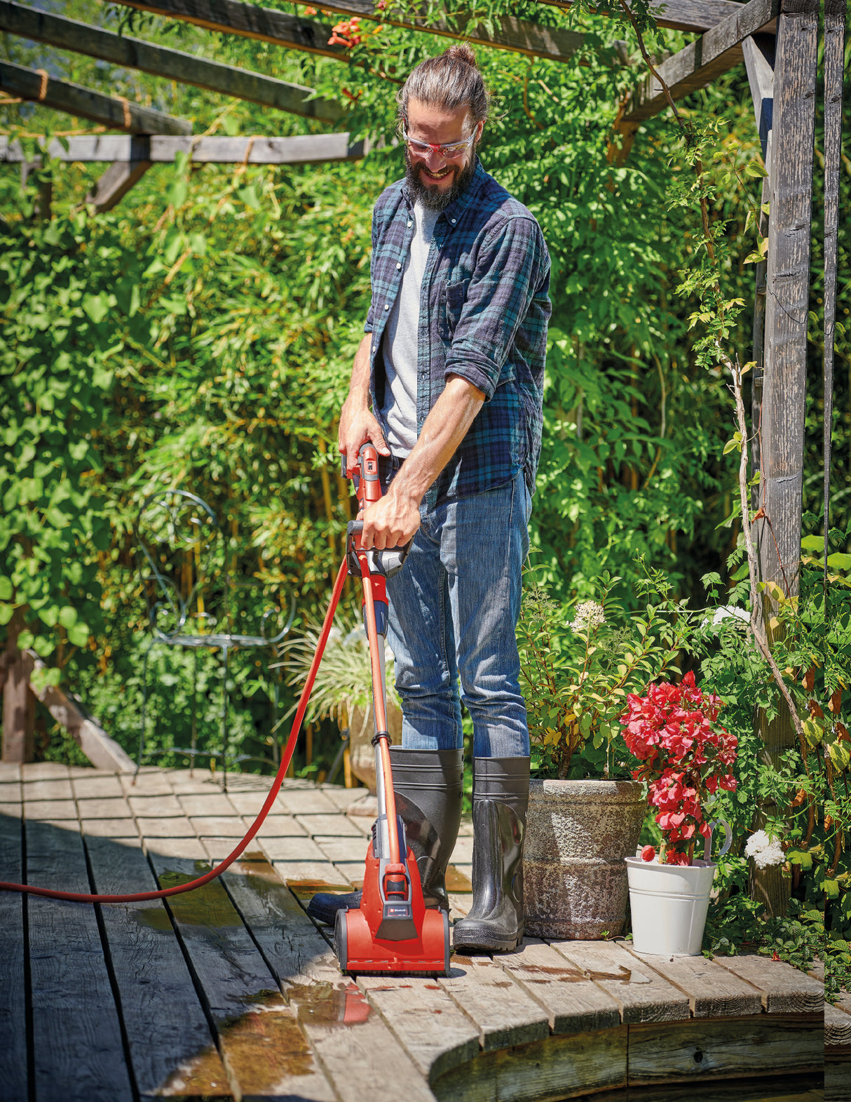 Perie de suprafata pe acumulator Einhell PICOBELLA 18/215 Power X-Change, 18 V, multifunctionala, conexiune integrata pentru furtun de gradina, incl. perie MEDIE, fara acumulator