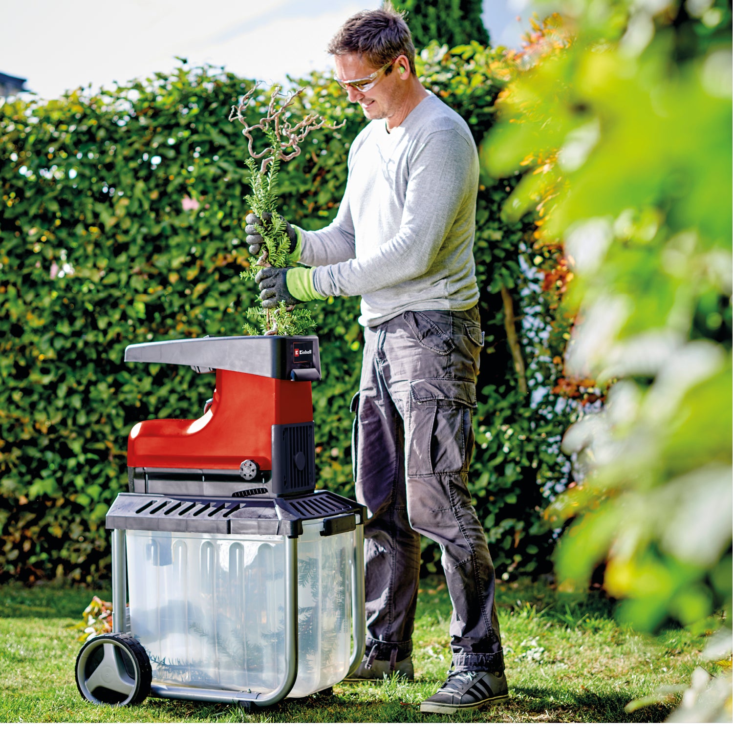 Einhell GC-RS 60 CB csendes elektromos aprító, 2800 W, vágóhenger, nagy tölcsérnyílás, váltókapcsoló, átlátszó gyűjtőtartály, beépített biztonsági kapcsoló