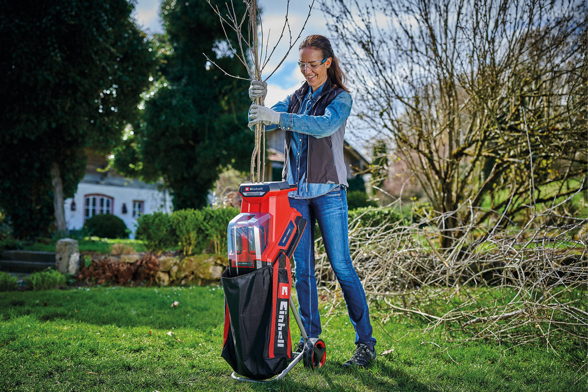 Tocator de crengi cu lame pe acumulator Einhell REDAXXO 36/25 Power X-Change 36 V, grosime maxima a crengii de 25 mm, 3 cutite reversibile din otel, sac de colectare de 55 l, maner de transport, impingator