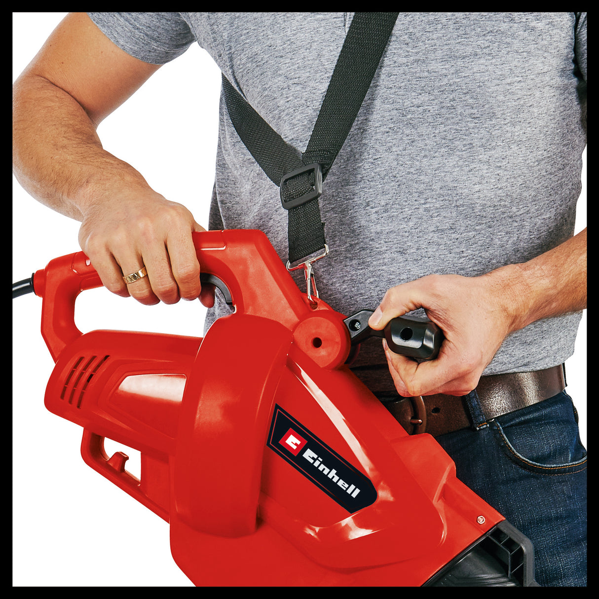 Aspirator electric pentru frunze Einhell GC-EL 3024 E (functie de aspirare/suflare, tub de aspirare Ø 75 mm, putere de aspirare 650 m³/h, functie de tocator, rata de tocare 10:1, viteza de suflare 240 km/h, sac colector 40 l