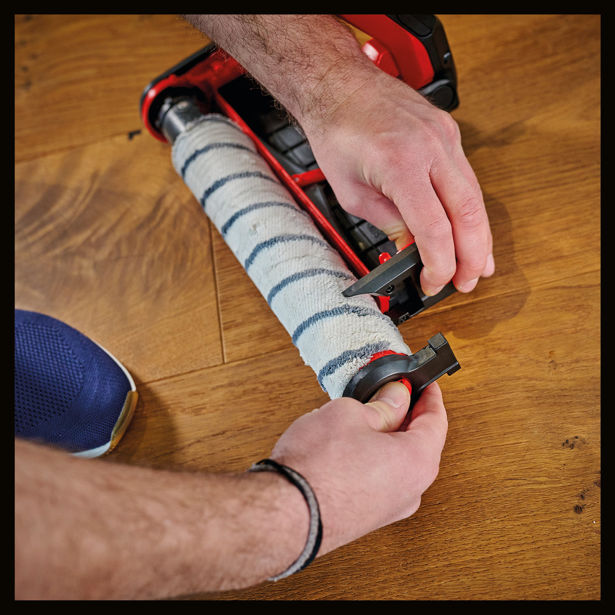 Rola cu perie originala Einhell pentru curatatorul de pardoseli dure (accesoriu pentru curatatorul de pardoseli dure fara cablu Einhell CLEANEXXO, lungime 29 cm, lavabil la masina, usor de schimbat)