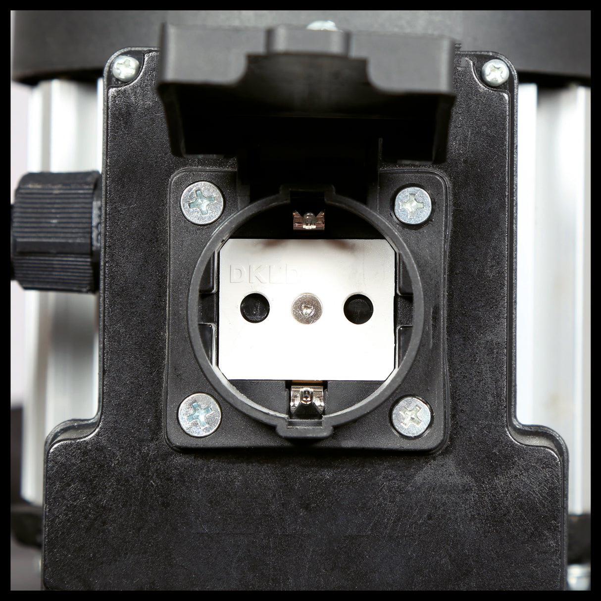 Einhell TE-VE 550/2 A porszívórendszer, 550 watt, sima járású indukciós motor, automatikus aljzat indítófunkcióval, szívótömlővel, multiadapter készlettel + szívóadapterrel