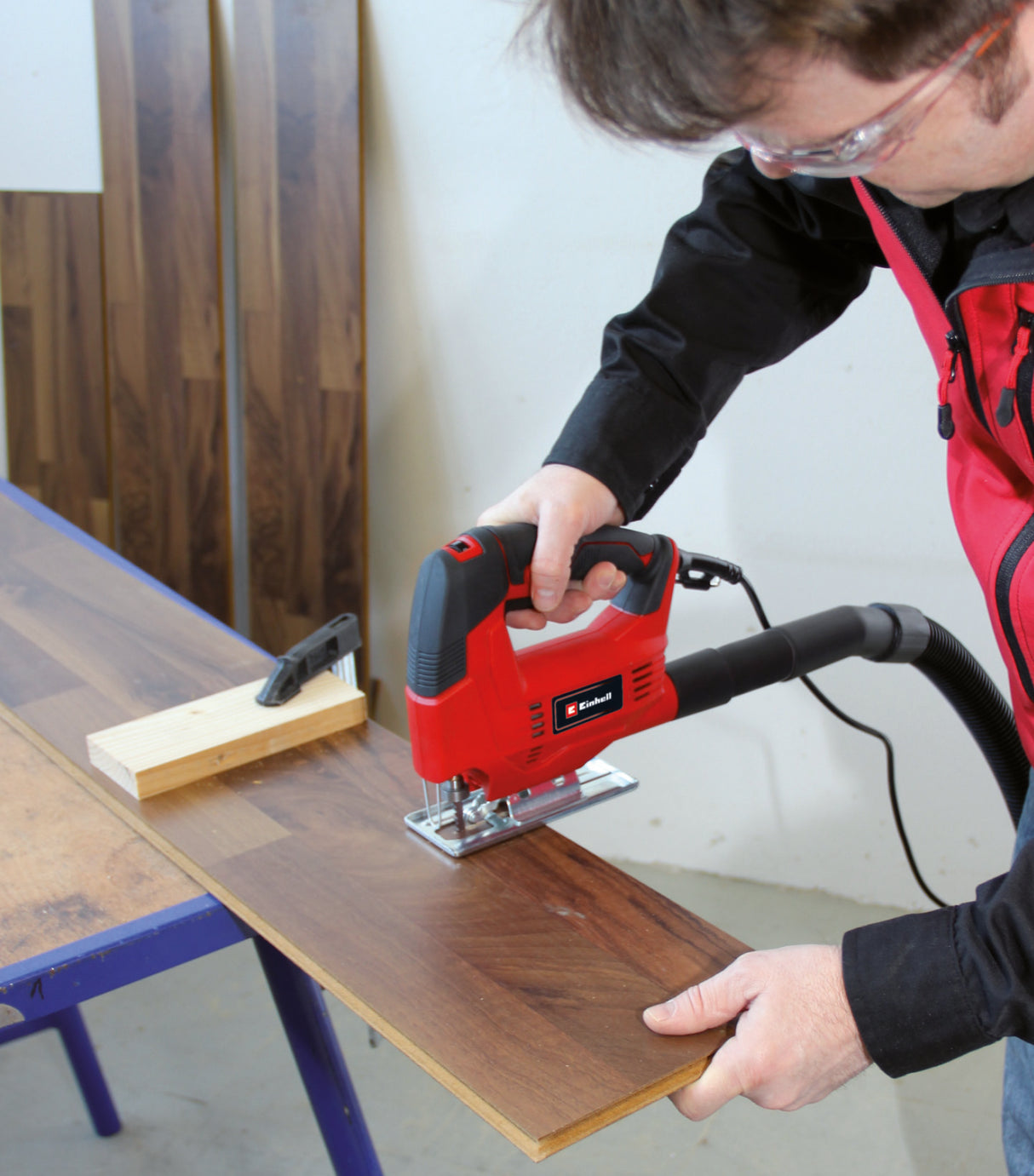 Fierastrau vertical Einhell TC-JS 60/1, 400 W,  vibratii reduse, control electronic al vitezei, schimbarea lamei de ferastrau fara unelte, talpa de ferastrau pentru taieturi in unghi de pana la 45°