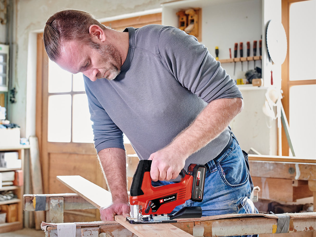 Einhell akkus szúrófűrész TC-JS 18 Li (1x, 2,5 Ah Power X-Change (Li-ion, 18 V, ingafunkció, porelszívó adapter, 1 x 2,5 Ah akkumulátorral, töltővel és táskával)