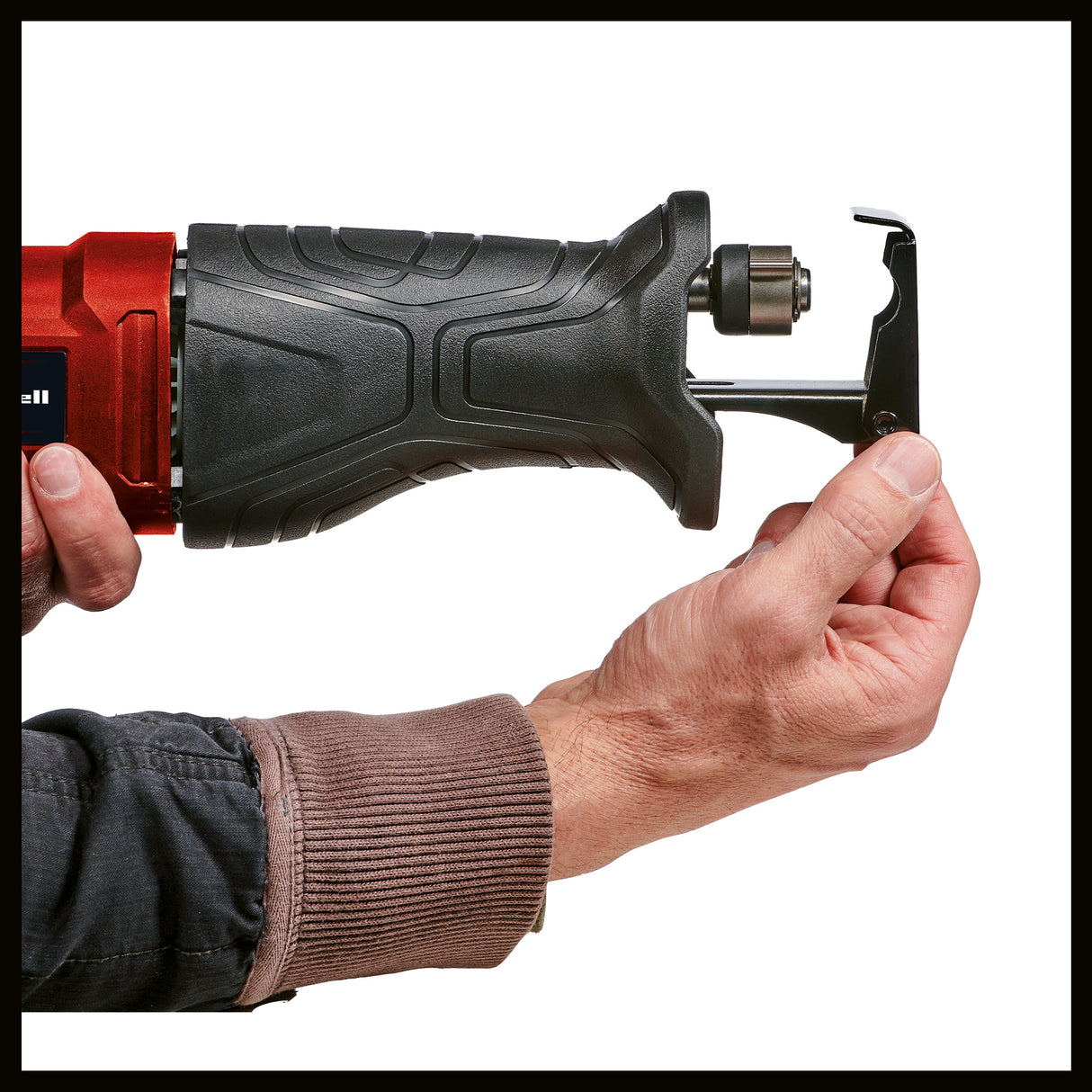 Einhell TC-AP 690 E univerzális kardfűrész, 690 W, vágási magasság 20 mm, maximális alapjárati fordulatszám 2800 ford/perc, vágási mélység 115 mm fában