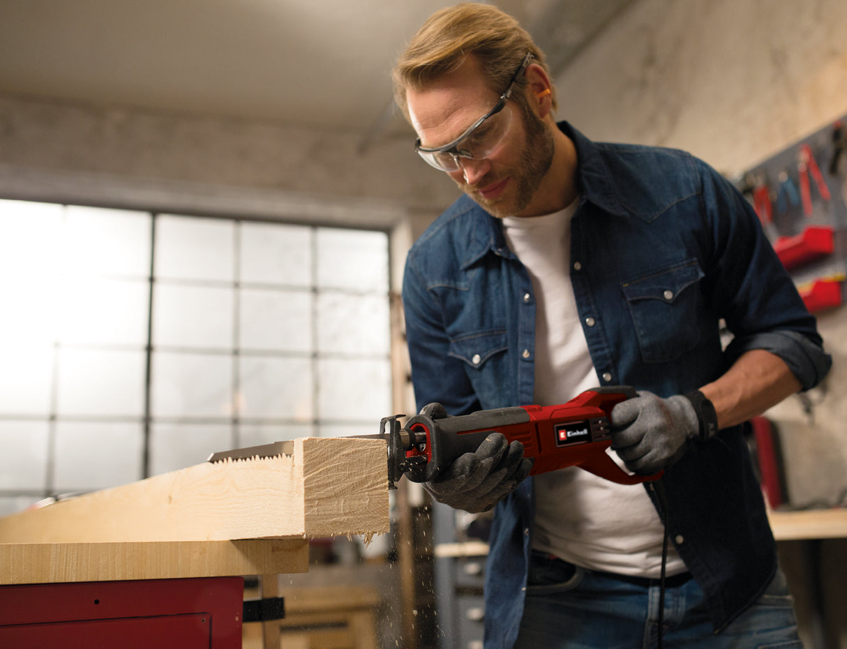 Fierastrau universal tip sabie Einhell TE-AP 750 E, 750 W, control electronic al vitezei de taiere, talpa reglabila fara unelte, schimbare a lamei fara unelte, zona mare de prindere moale, incl. lama de Fierastrau pentru lemn