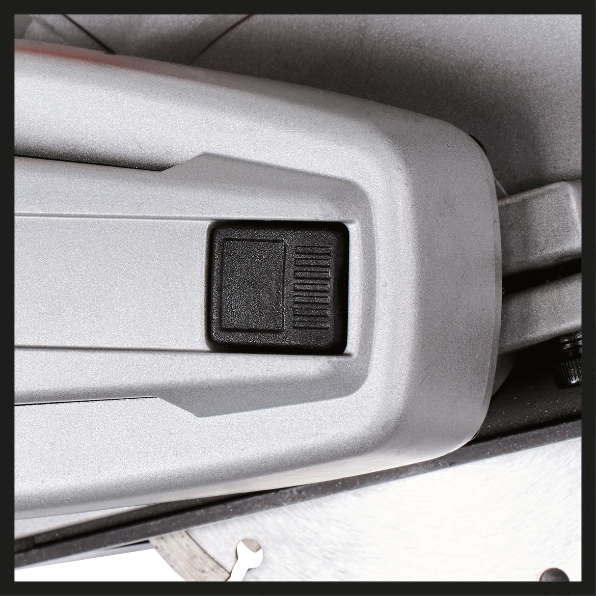 Debitor de canale pentru pereti Einhell TE-MA 1700, 1.700 W, reglare latime de taiere pana la 38 mm, adancime de taiere pana la 40 mm, pornire lina, protectie la supraincarcare, incl. 4 discuri de taiere diamantate