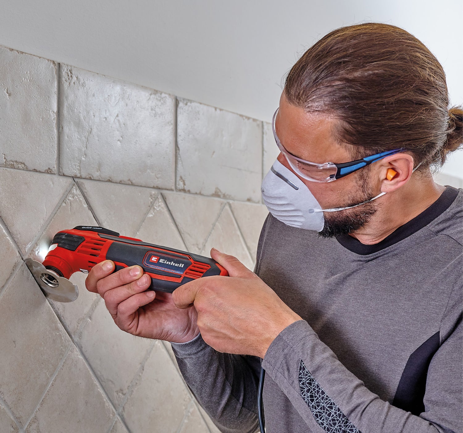 Einhell TE-MG 350 EQ multifunkciós szerszám, 350 W, rezgési sebesség 22 000 - 40 000 fordulat/perc, LED világítás, gyorszár, táskával és tartozékokkal
