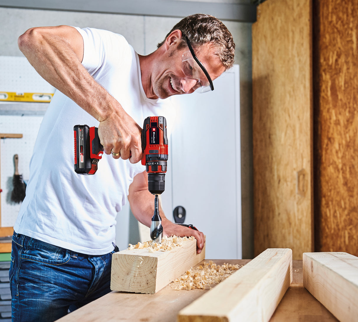 Masina de gaurit si insurubat (bormasina) pe acumulator Einhell TC-CD 18/35 Li (1x1.5 Ah PXC, litiu-ion, 18 V, control electronic al vitezei, lumina LED, maner moale, incl. acumulator reincarcabil PXC de 1.5 Ah, incarcator + cutie de depozitare