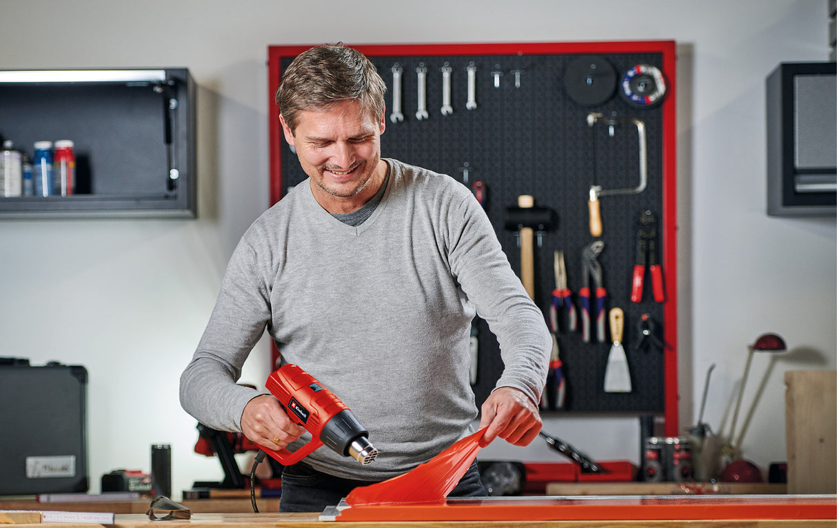 Einhell TC-HA 2000/1 hőlégfúvó, 2000 W, 2 hőmérsékleti fokozat 350°C/550°C, 2 teljesítményszint, túlmelegedés elleni védelem, 2 tartozék mellékelve