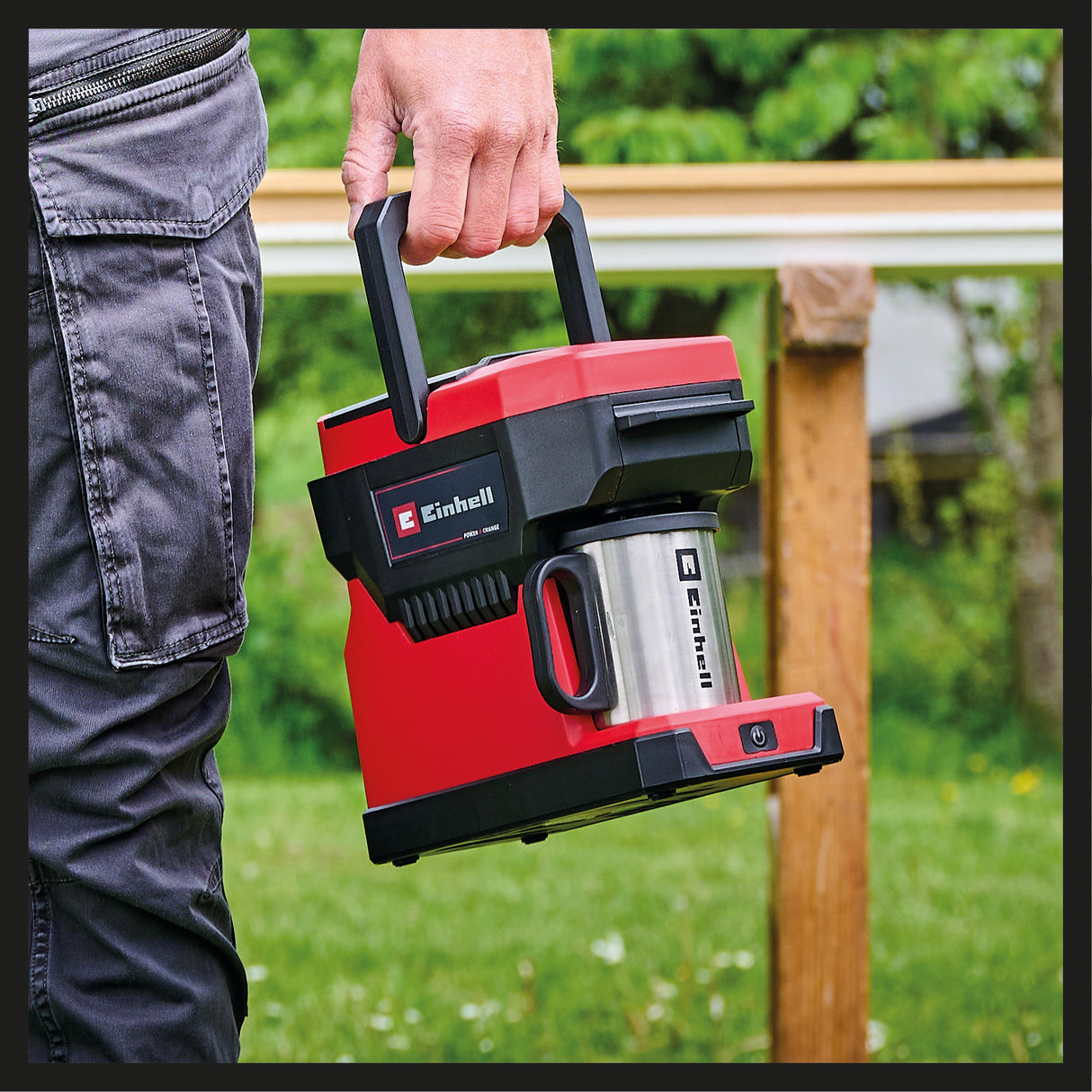 Cafetiera fara fir Einhell TE-CF 18 Li-Solo Power X-Change (18 V, rezervor de apa de 240 ml, pentru cafea filtrata si pad-uri de cafea, maner de transport, incl. cana cu capac, fara acumulator).