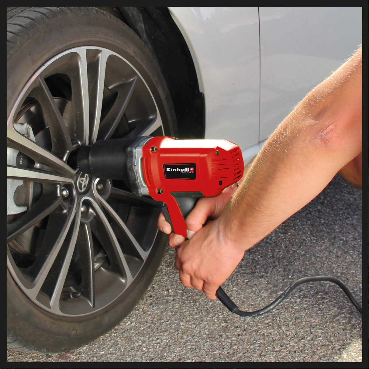 Cheie de impact Einhell CC - IW 950/1, 950 W, 2.300 rpm, cuplu maxim 450 Nm, rotatie inainte si inapoi, maner moale, carcasa robusta a mecanismului de impact, inclusiv chei tubulare de dimensiuni 17, 19, 21, 22 mm Einhell - scule electrice si unelte profesionale - BricoMart