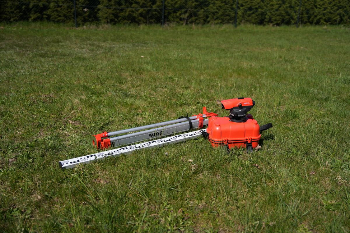 OPTIKAI SZINTMÉRŐ 32X IP66 + ÁLLVÁNY + ÁLLVÁNY YATO YT-30551, 110 m