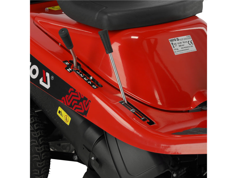 TRACTOR PENTRU TUNS IARBA PE BENZINA YATO YT-85550 , 76CM , 432CC , 170 l , 8.8 kW , 11.97 KM