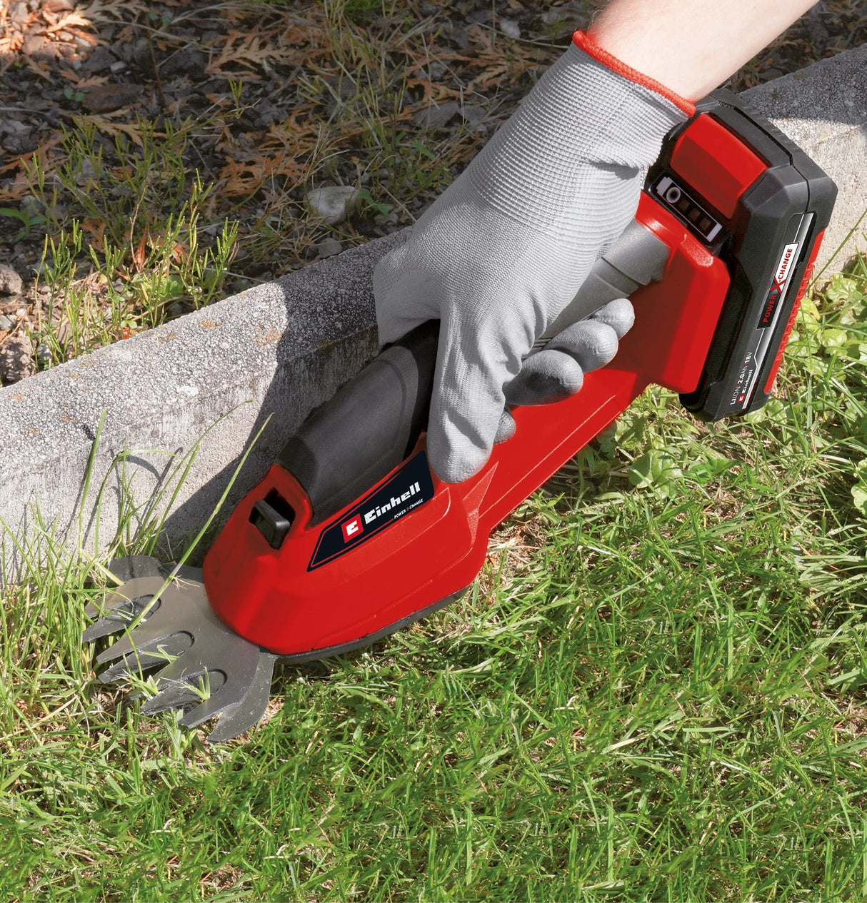 Foarfeca de iarba si arbusti pe acumulator Einhell GC - CG 18 Li - Solo Power X - Change (18 V, lama pentru iarba + lama pentru arbusti, furnizata fara acumulator si incarcator Einhell - scule electrice si unelte profesionale - BricoMart