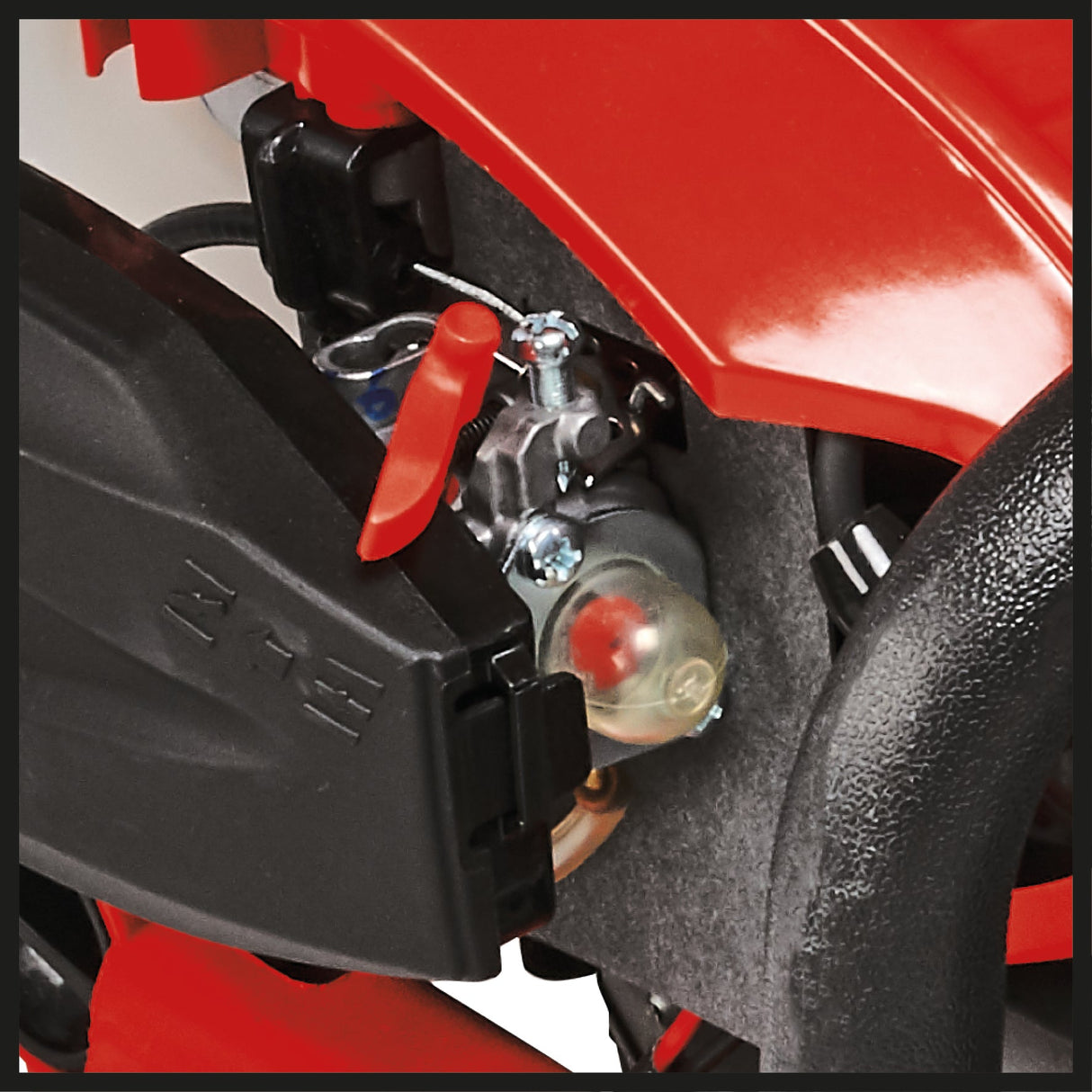 Masina de tuns gard viu pe benzina Einhell GE - PH 2555 A, 24,5 cm³, lungime de taiere 55 cm, distanta intre dinti 28 mm, ambreiaj centrifugal, maner rotativ, sistem antivibratii Einhell - scule electrice si unelte profesionale - BricoMart