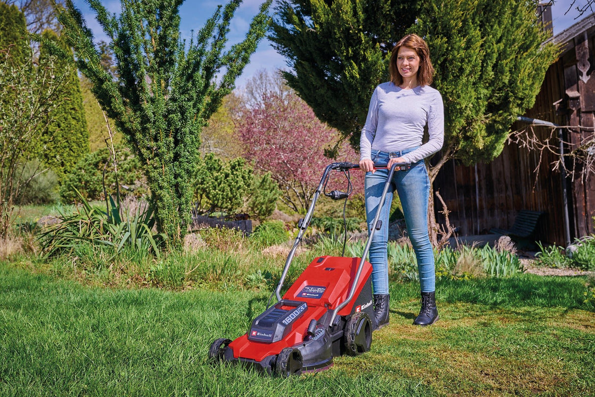 Masina de tuns iarba/gazon electrica Einhell GC - EM 1600/37 (1600W, latime de taiere de 37 cm, pana la 700 m², cos de colectare de 38 l, reglare centrala a inaltimii de taiere cu inaltime de taiere de 20 - 60 mm Einhell - scule electrice si unelte profesionale - BricoMart