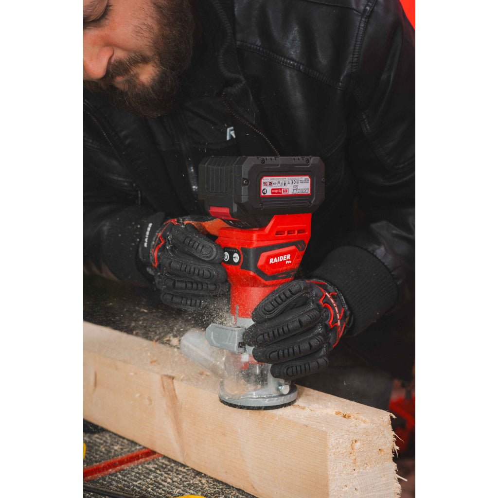 RAIDER R20 Freza electrica 8mm 12000 - 30000min - 1 RDP - CER20 R20 RDP - CER20 R20 este compatibilă cu freze cu coadă de 8 mm, având o gamă de turații între 12.000 și 30.000 rpm pentru ajus Raider - scule electrice si unelte profesionale - BricoMart