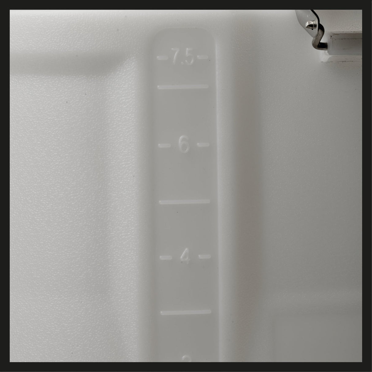 Rezervor original Einhell de 7,5 l pentru pulverizator cu presiune fara cablu (accesorii potrivite pentru pulverizatoarele cu presiune fara cablu Einhell GE - WS 18/35 Li si GE - WS 18/75 Li) Einhell - scule electrice si unelte profesionale - BricoMart