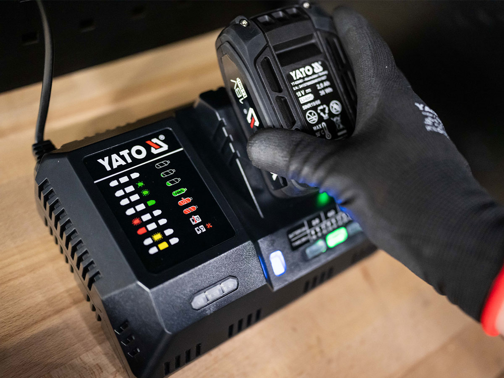 INCARCATOR RAPID 18V YATO YT-828502 (2,4 - 12A)