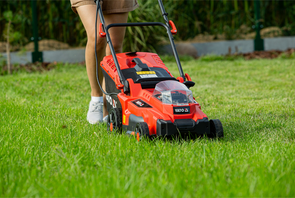 YATO YT-85223 FŰNYÍRÓ 37CM 2X18V, AKKUMULÁTOR NÉLKÜL