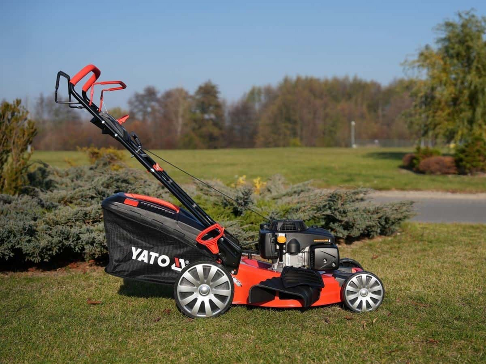 MASINA DE TUNS IARBA PE BENZINA CU AUTOPROPULSIE YATO YT-85537 , 56CM, 4.5KW