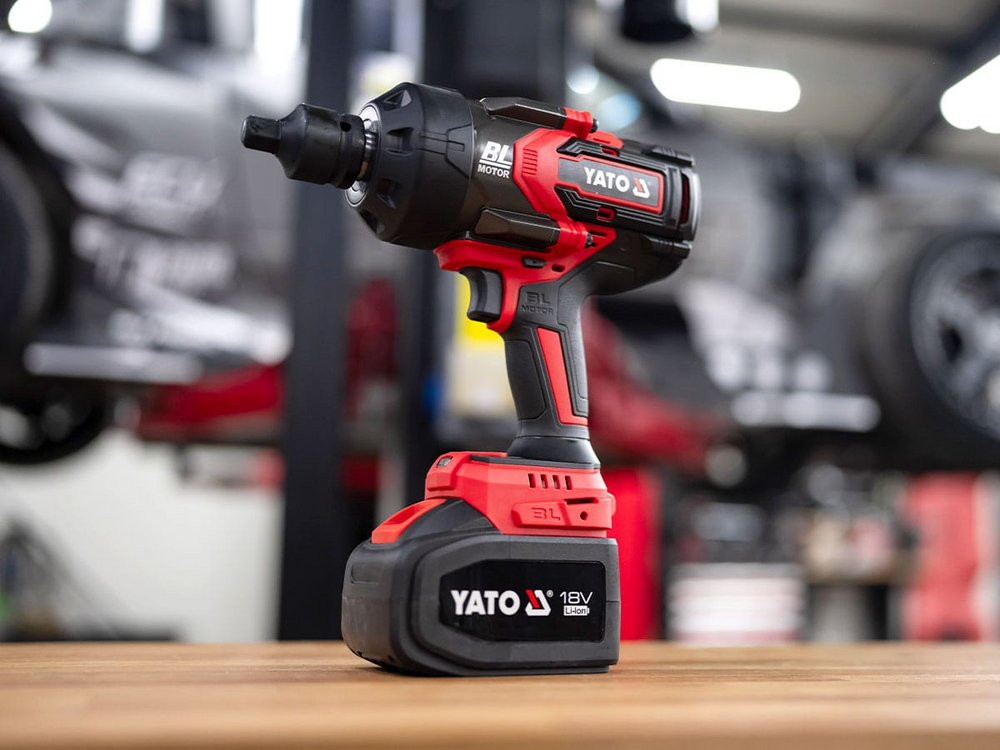 YATO ÜTVESZŰ PISZTOLY YT-828073 18V 3/4 2400NM, 1X6AH