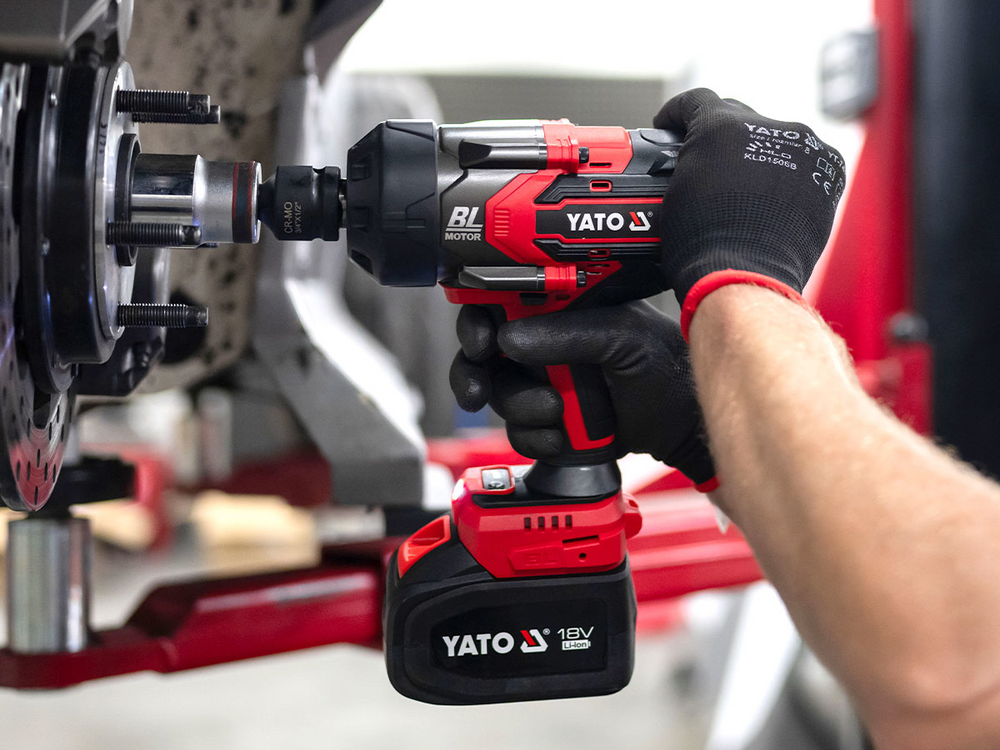 YATO ÜTVESZŰ PISZTOLY YT-828073 18V 3/4 2400NM, 1X6AH