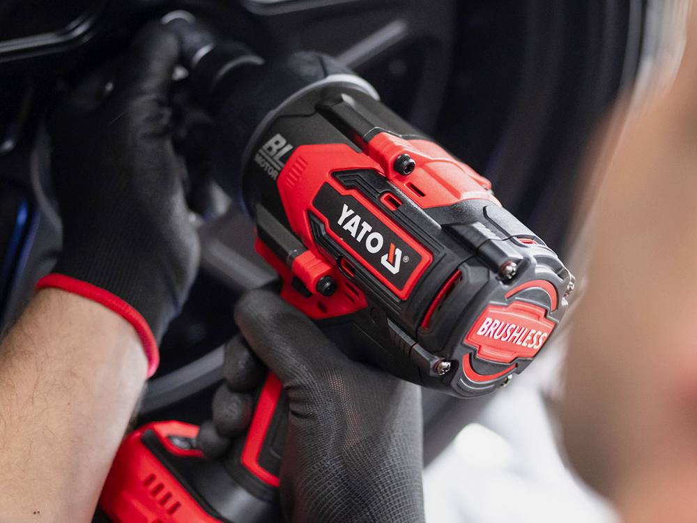 YATO ÜTVESZŰ PISZTOLY YT-828073 18V 3/4 2400NM, 1X6AH