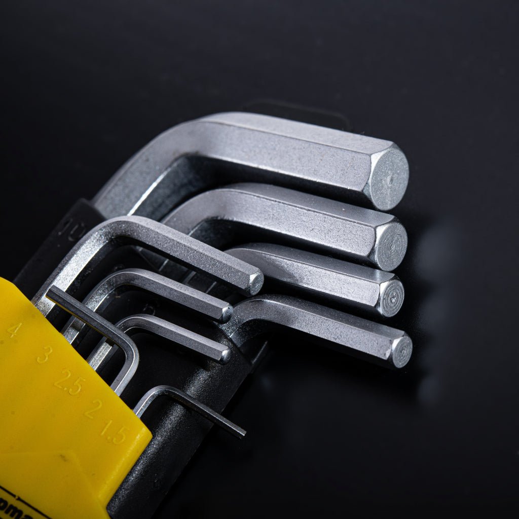 TOP MASTER PRO Chei imbus cu bila 1.5 - 10mm set 9pcs CR - V TMP Finisaj lucios Material: otel crom - vanadiu de inalta calitate Unghi de lucru de pana la 25 °, pentru operare in locuri g Top Master Pro - scule electrice si unelte profesionale - BricoMart