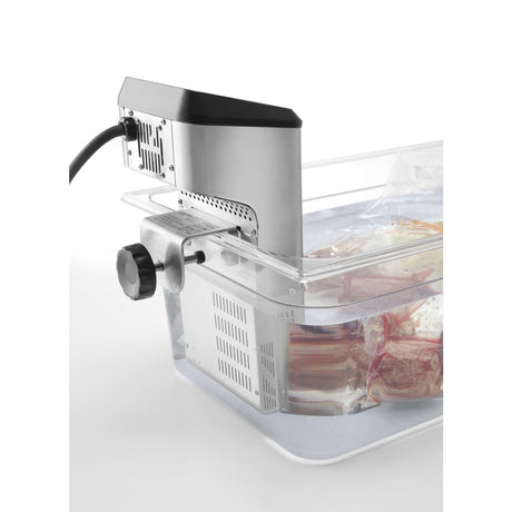 Aparat Sous-Vide Plus IPX7, capacitate pana la 80L, 2200 KW, optiune conectare Wi-Fi la aplicatie Android sau IOS cu 600 retete preincarcate, temperatura de la 5°C la 99°C, pas de 0.07°C, display digital cu ecran tactil de 4 inch, 130x145x(H)330 mm