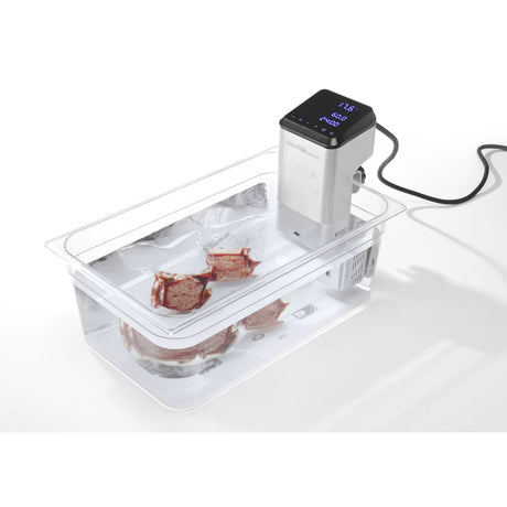 Aparat Sous-Vide Plus IPX7, capacitate pana la 80L, 2200 KW, optiune conectare Wi-Fi la aplicatie Android sau IOS cu 600 retete preincarcate, temperatura de la 5°C la 99°C, pas de 0.07°C, display digital cu ecran tactil de 4 inch, 130x145x(H)330 mm