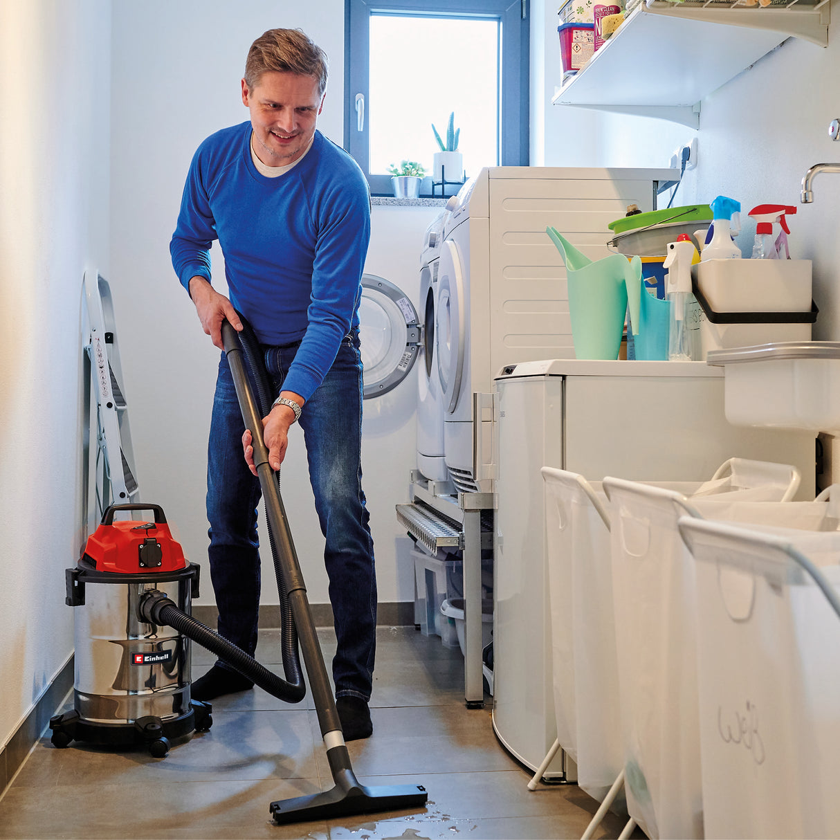 Aspirator umed/uscat Einhell TC-VC 1820 SA (1.250 W, rezervor din otel inoxidabil de 20 l, racord de suflare, suport pentru accesorii, mufa cuplaj automat, furtun de aspirare, duze + filtru