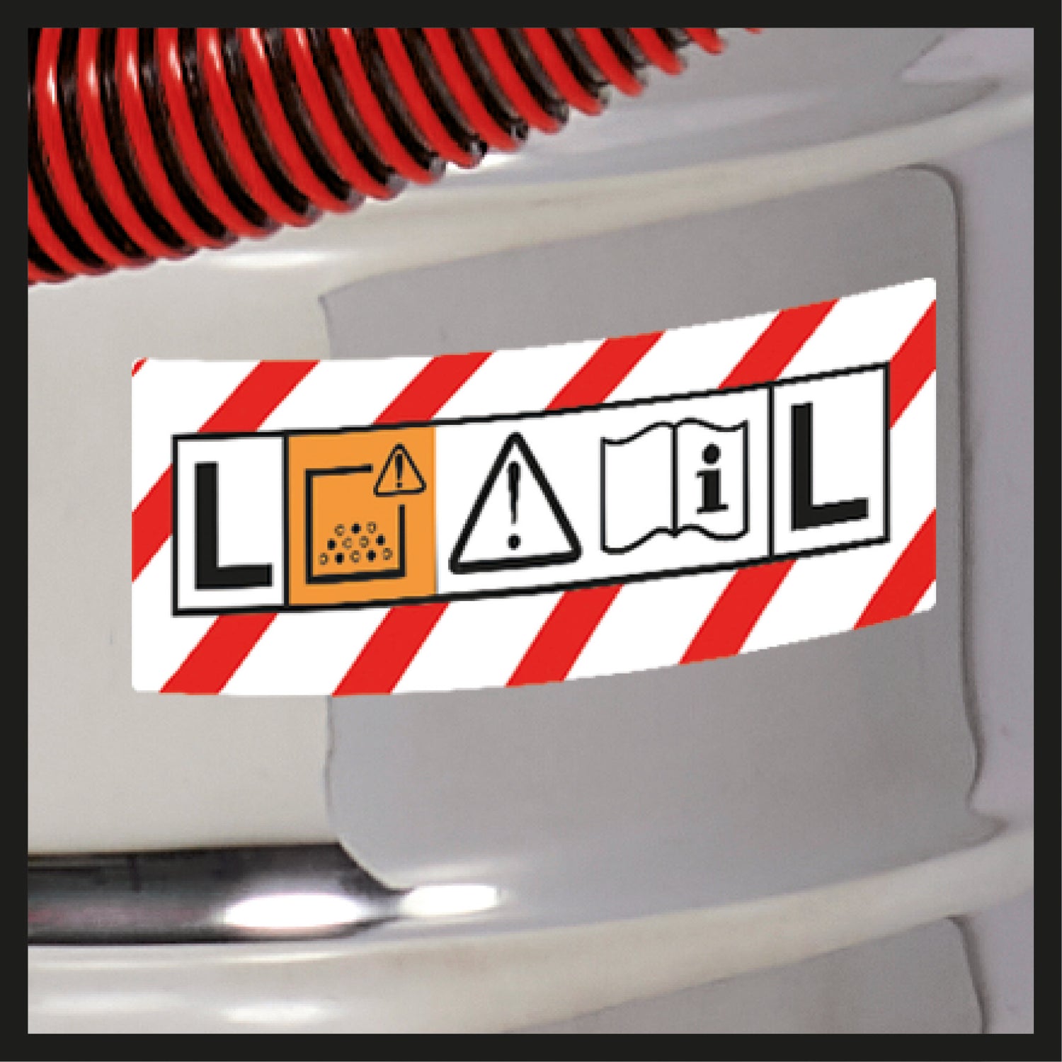 Aspirator umed/uscat Einhell TE-VC 2230 SACL, 1.400 W, 220 mbar, raza de operare 8 m, filtru plisat HEPA inclusiv sistem de curatare a filtrului, recipient de 30 l, clasa de protectie la praf L, priza automata de 2.000 W