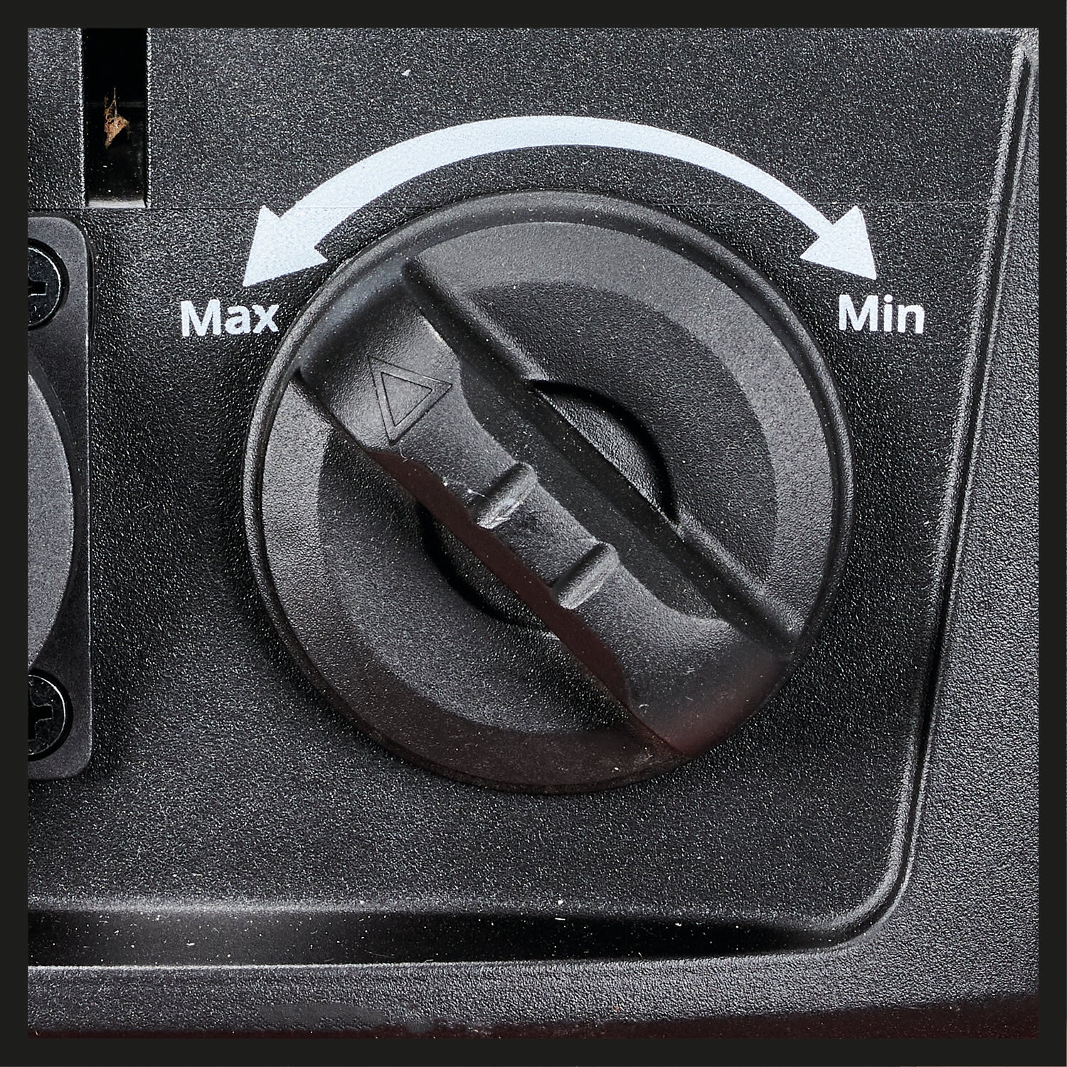 Aspirator umed/uscat Einhell TE-VC 2230 SACL, 1.400 W, 220 mbar, raza de operare 8 m, filtru plisat HEPA inclusiv sistem de curatare a filtrului, recipient de 30 l, clasa de protectie la praf L, priza automata de 2.000 W