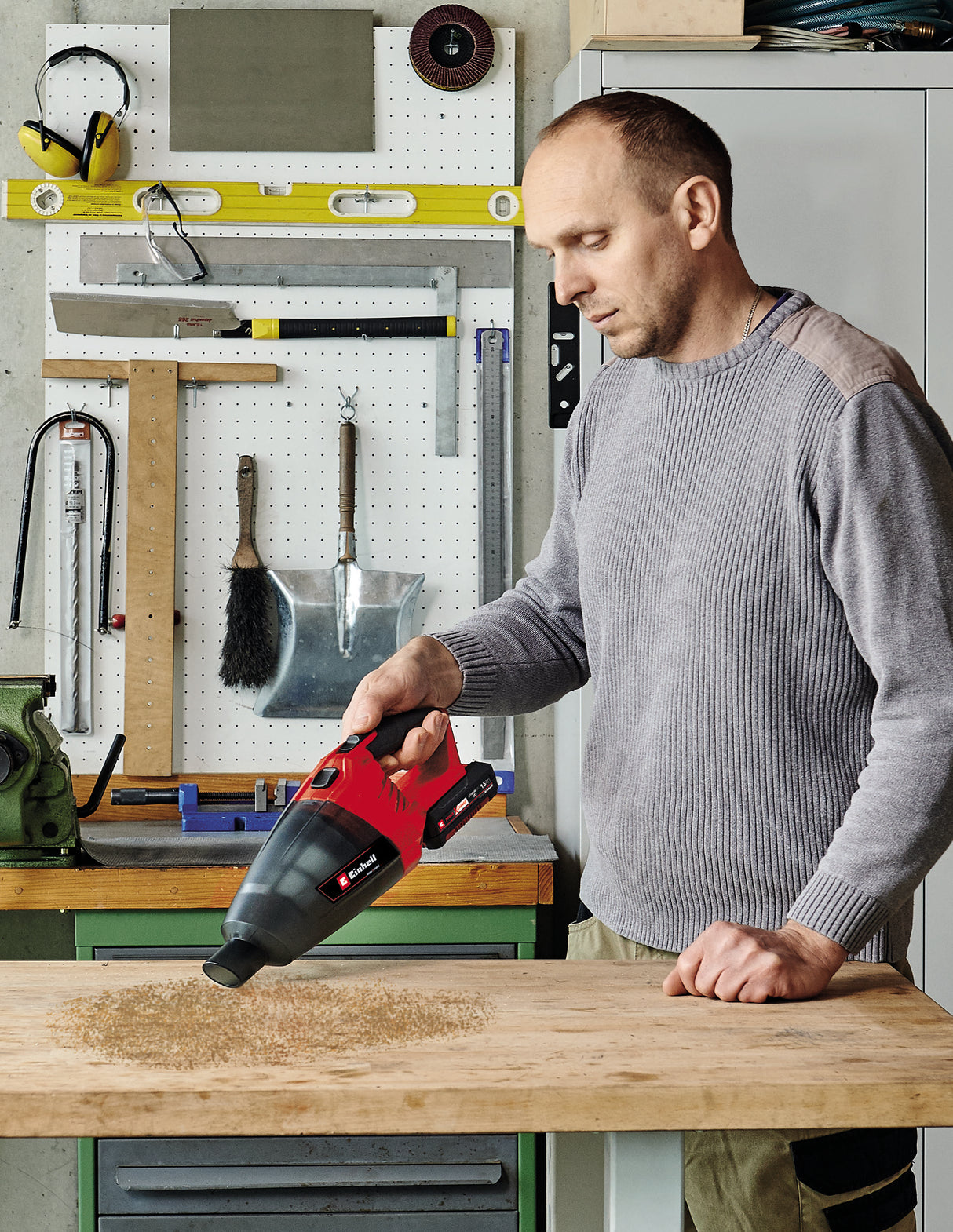 Einhell TE-VC 18 Li-Solo PXC akkus kézi porszívó (lítium-ion akkumulátor, 540 ml-es portartály, 3 fúvóka, hosszabbító, fali tartó, akkumulátor és töltő nélkül szállítjuk)