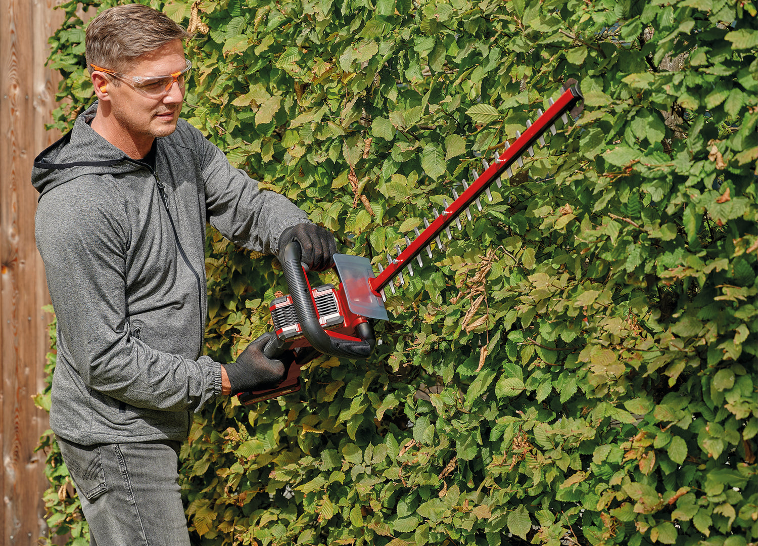 Masina de tuns gard viu pe acumulator Einhell GE-CH 36/61 Li-Solo Power X-Change (36 V, lungime de taiere 61 cm, distanta intre dinti 26 mm, maner rotativ, incl. colector de resturi, fara acumulator