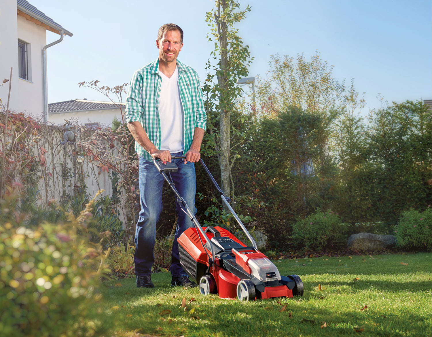 Set masina de tuns iarba/gazon pe acumulator Einhell GE-CM 18/30 Li + trimmer de tuns iarba/gazon pe acumulator GC-CT 18/24 Li P Power X-Change (18 V, latime de taiere de 30 cm si 24 cm, 1x acumulator de 3,0 Ah si incarcator