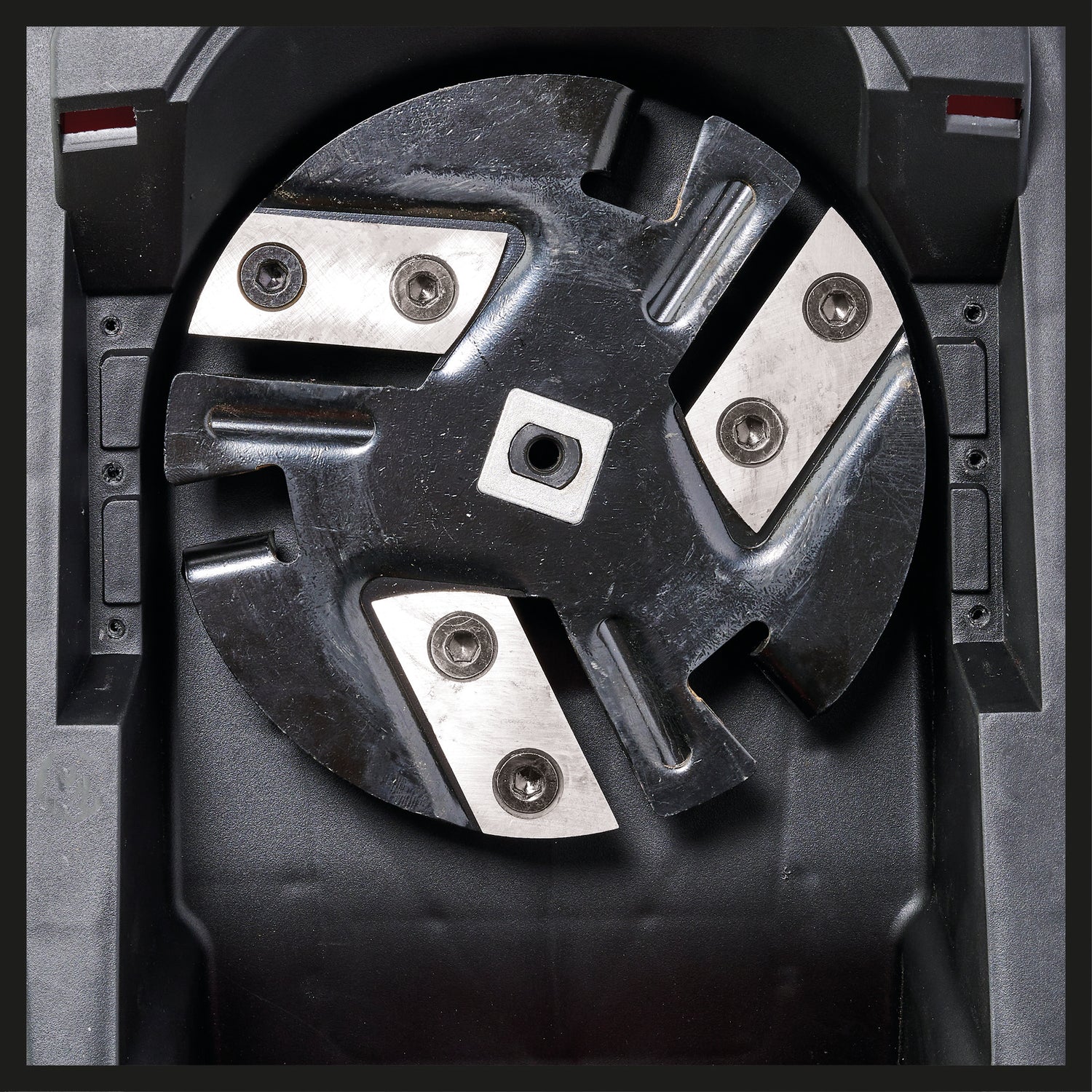 Einhell REDAXXO 36/25 Power X-Change 36 V-os akkus pengés ágaprító, maximális ágvastagság 25 mm, 3 megfordítható acélkés, 55 literes gyűjtőzsák, hordozófogantyú, toló