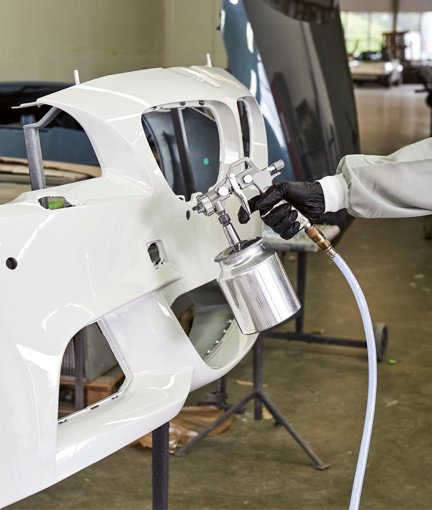 Einhell festékszóró pisztoly festéktartállyal, kompresszor tartozékkal, 1 literes tartállyal, festékmennyiség-szabályozóval, pont-/széles sugárszabályozóval, forgó fúvókával, csatlakozóval együtt