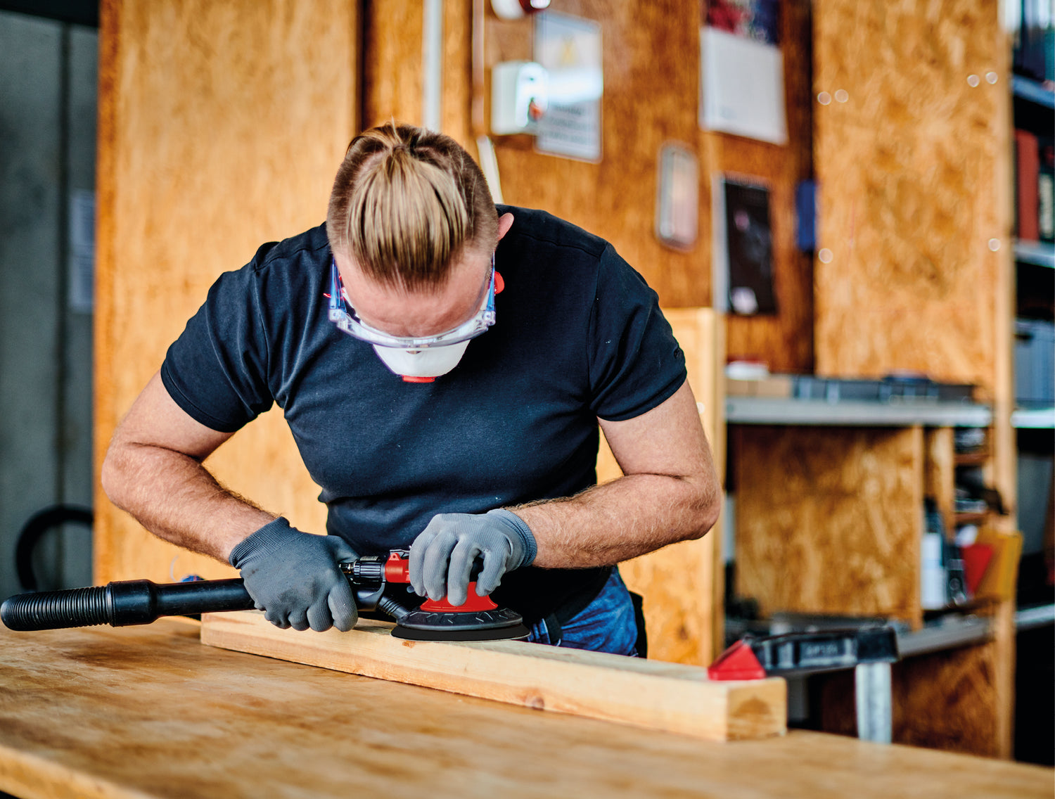 Slefuitor pneumatic excentric Einhell TC-PE 150, diametru disc abraziv 150 mm, maneta de reglare continua, inclusiv 6 hartii abrazive, niplu de dop si cheie