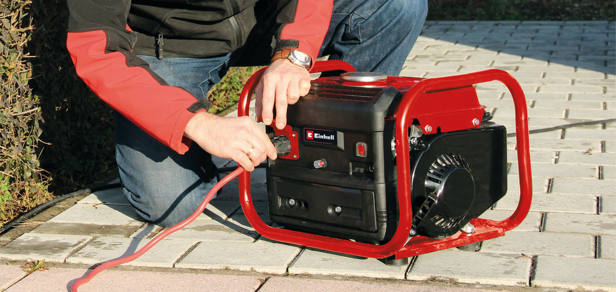Einhell áramfejlesztő, benzinmotoros TC-PG 10/E5, 680 W, 2 ütemű motor, 230 V-os aljzat, tartókeret, stabil lábak, túlterheléskapcsoló, húzózsinóros indítás