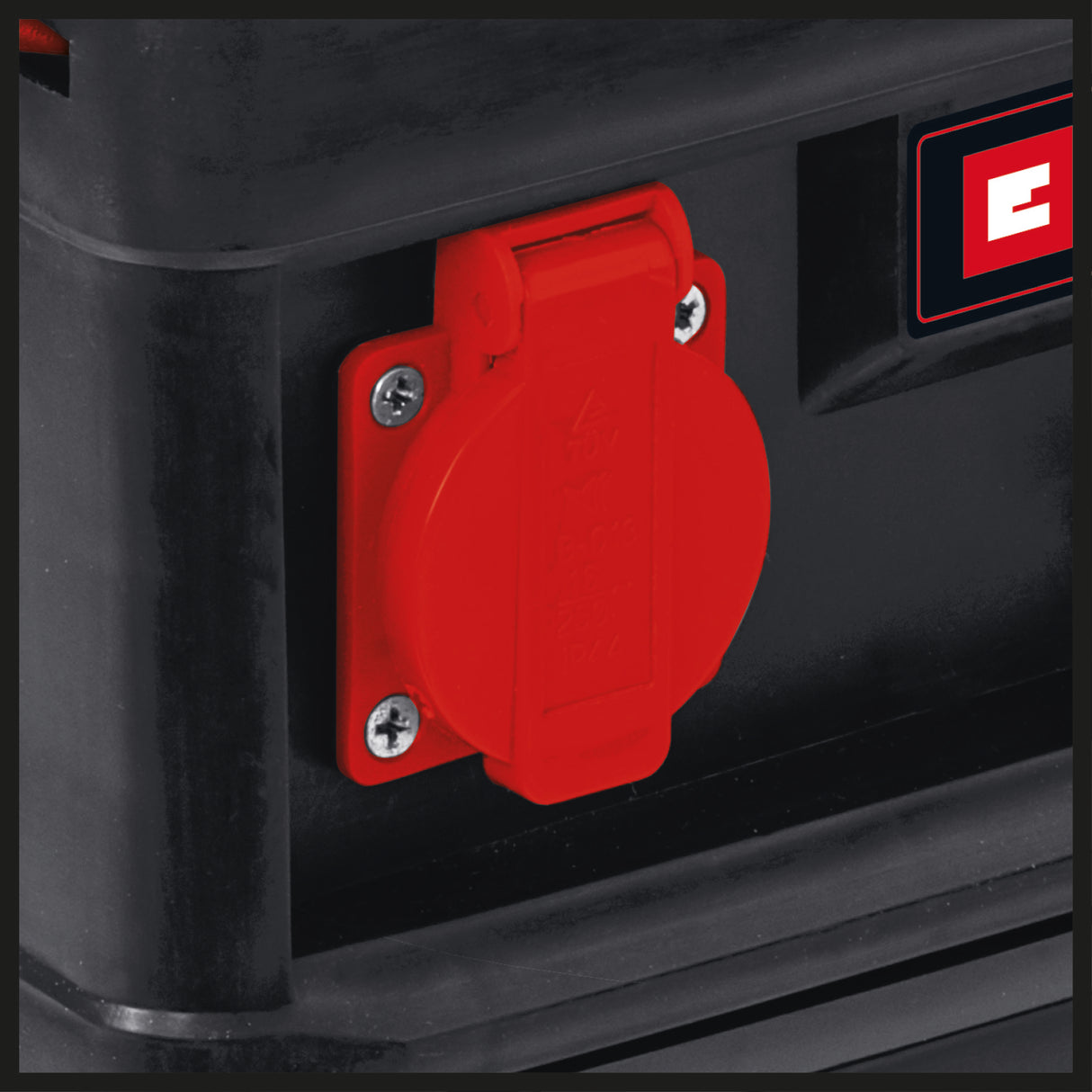 Einhell áramfejlesztő, benzinmotoros TC-PG 10/E5, 680 W, 2 ütemű motor, 230 V-os aljzat, tartókeret, stabil lábak, túlterheléskapcsoló, húzózsinóros indítás