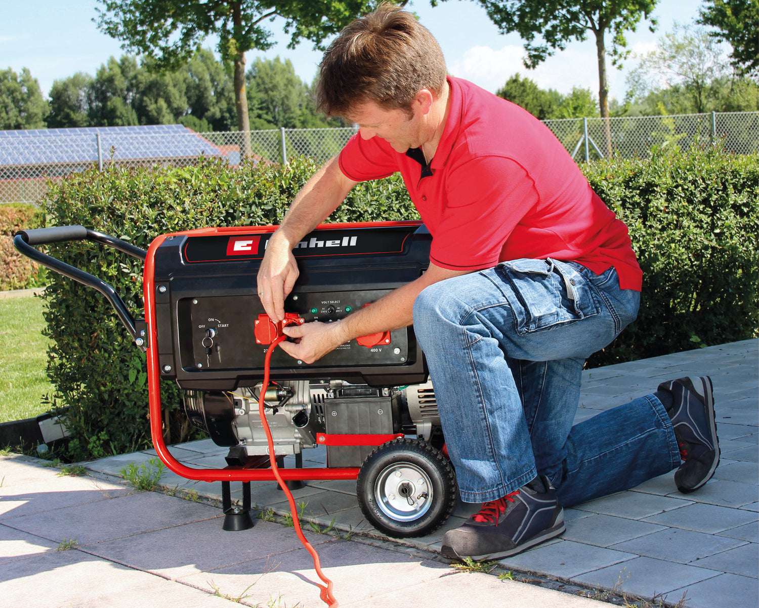 Generator de curent Einhell TC-PG 55/E5, benzina (un motor puternic, robust si cu emisii reduse in 4 timpi, 2x 230V + 1x priza de 400V, rezervor de 25 l, AVR/sistem de intrerupere la nivel scazut de ulei