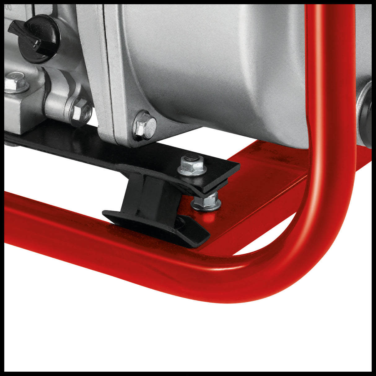 Pompa de apa pe benzina Einhell GE-PW 46, 4,6 kW, motor in 4 timpi, debit maxim 23.000 l/h, rezervor de 3,6 l, protectie la nivel scazut de ulei, incl. adaptor furtun/filet exterior