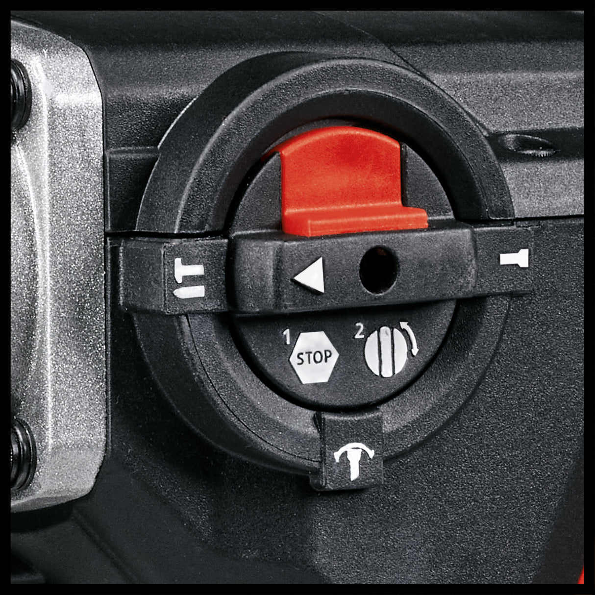 Einhell TE-RH 40 3F fúrókalapács, 1050 W, pneumatikus ütőszerkezet, 10 J ütésállóság, SDS-max regisztráció, laposvésővel és éles vésővel szállítva